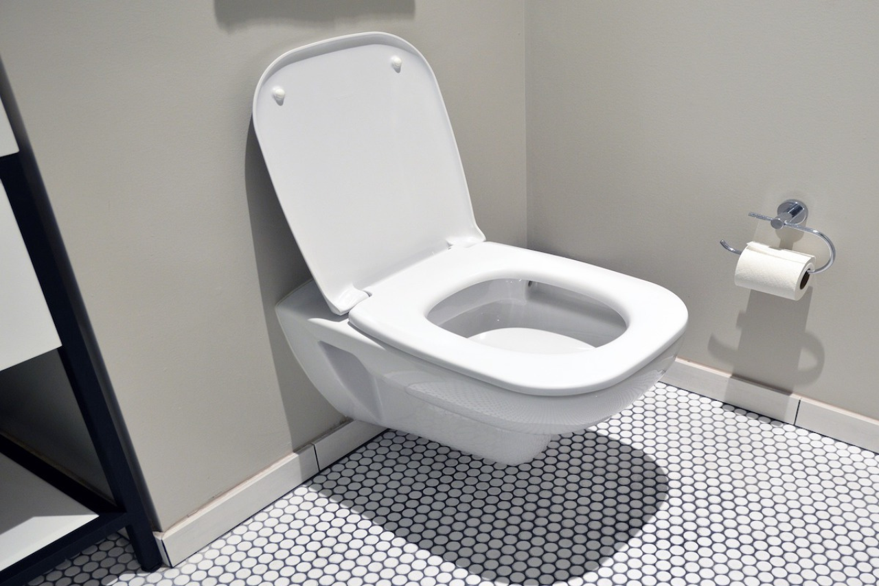 Podwieszana miska WC – na co zwrócić uwagę?