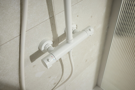 KFA deszczownia premium z baterią natryskową termostatyczną Moza, biały mat 5736-920-44