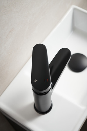 KFA bateria umywalkowa stojąca OTAVA czarny 5552-815-81