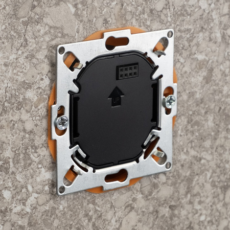 Engo internetowy, podtynkowy regulator temperatury do ramki, czarny E55-B