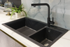Invena bateria kuchenna z wyciąganą wylewką Preto, czarny BZ-48-W04-L