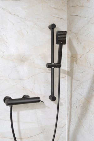 Invena zestaw natryskowy na drążku Patras, czarny AU-31-Z04-G